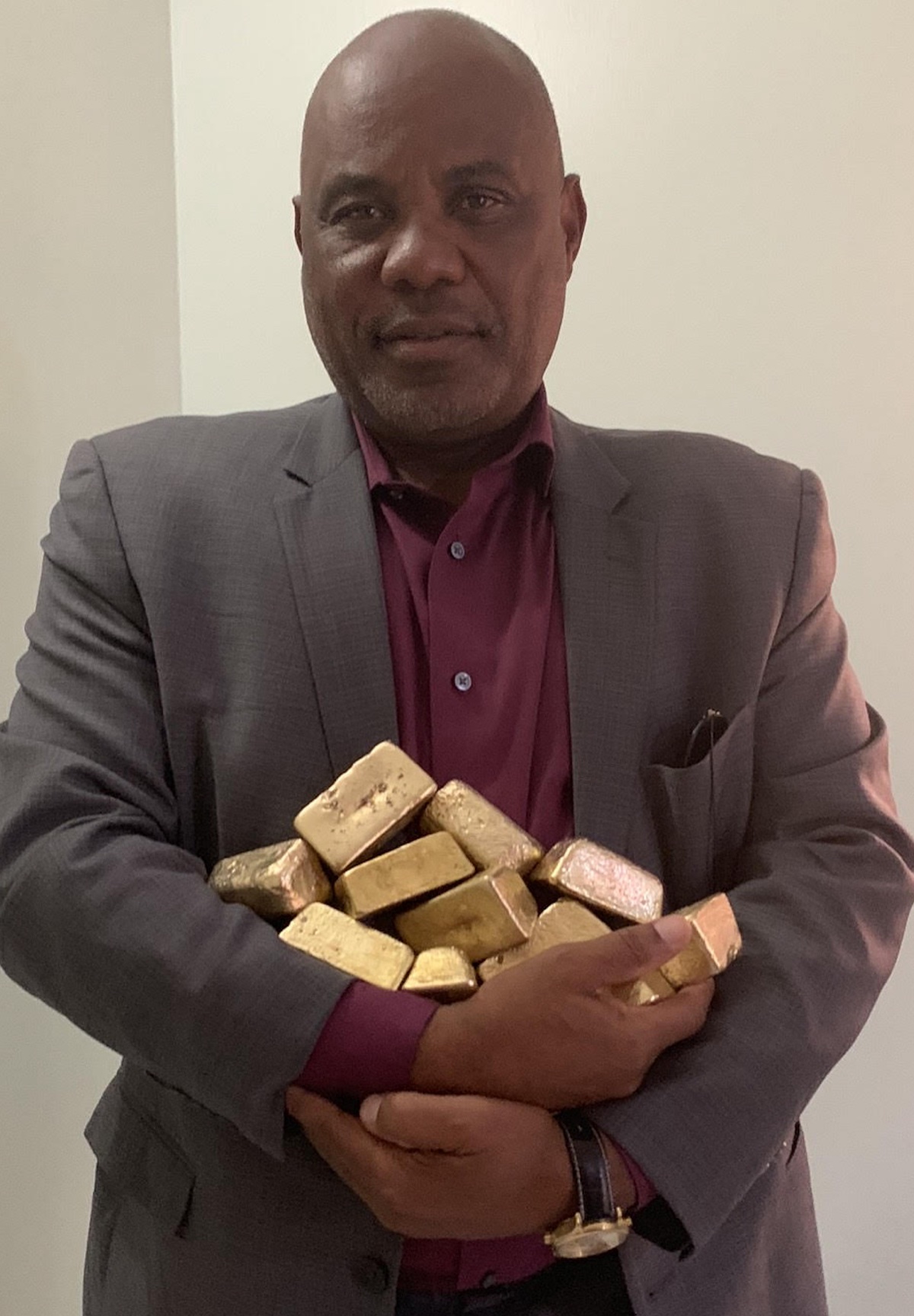 Emmanuel Weyi holding gold bars